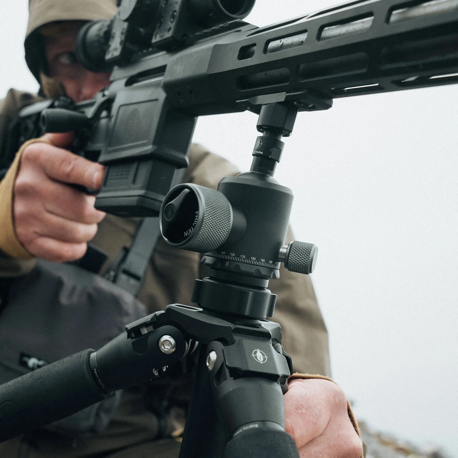 Spartan Davros Pro Head Gen 2 auf Ascent Tripod