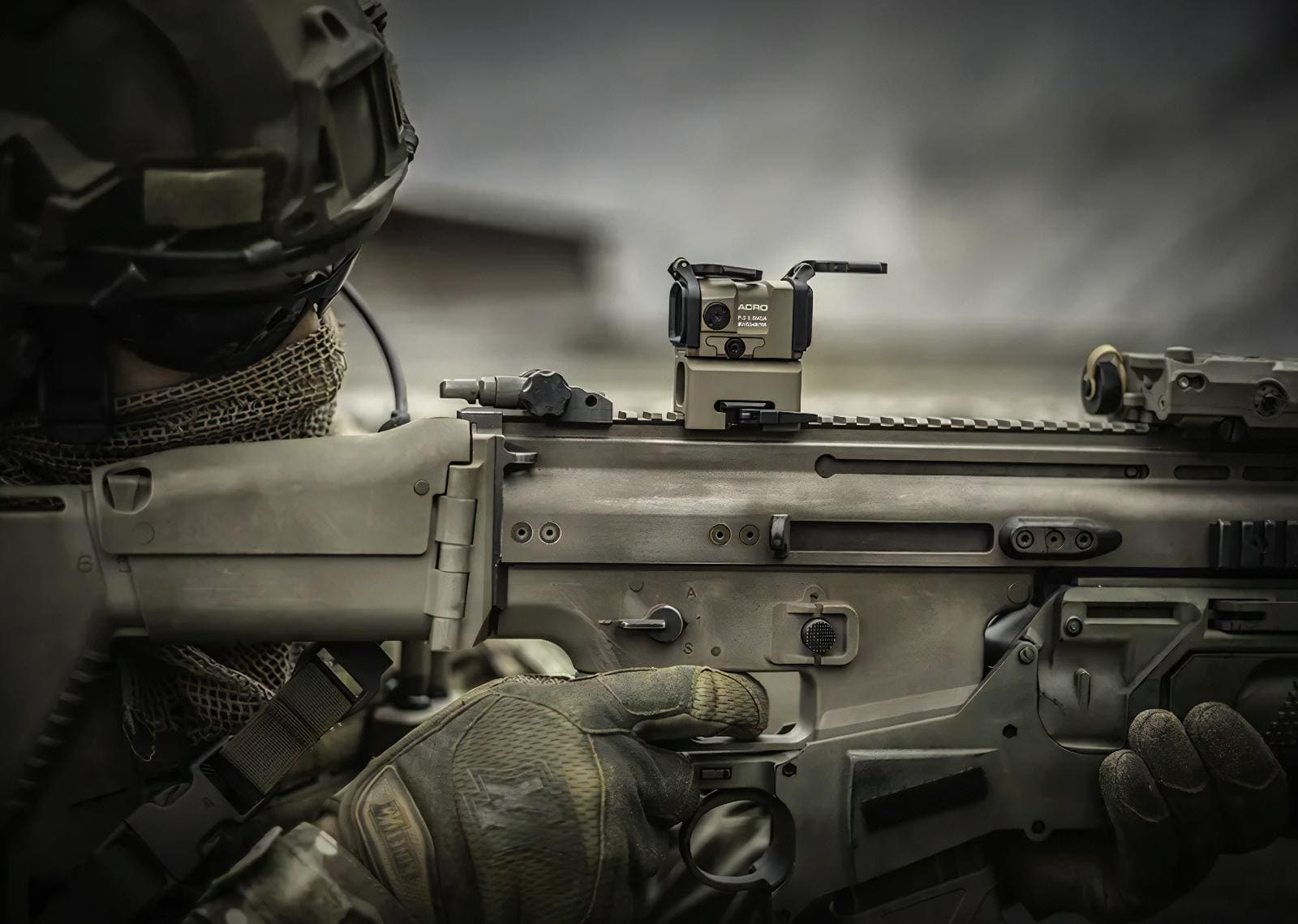 Aimpoint Acro P2 Flat Dark Earth montiert auf Gewehr